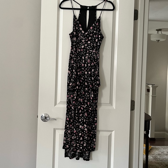 BCBGeneration Dresses & Skirts - BCBG gorgeous floral print spaghetti strapped maxi dress. M